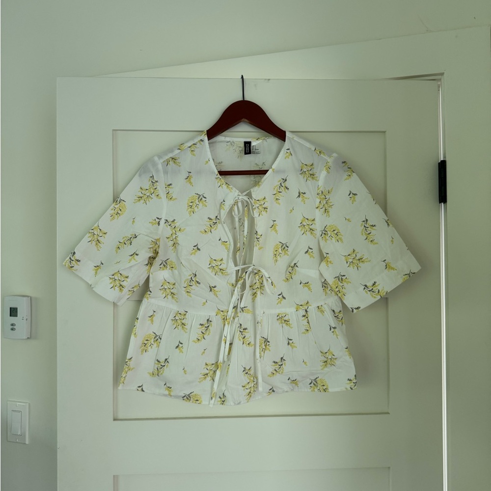 H&M white and yellow floral peplum blouse bows
